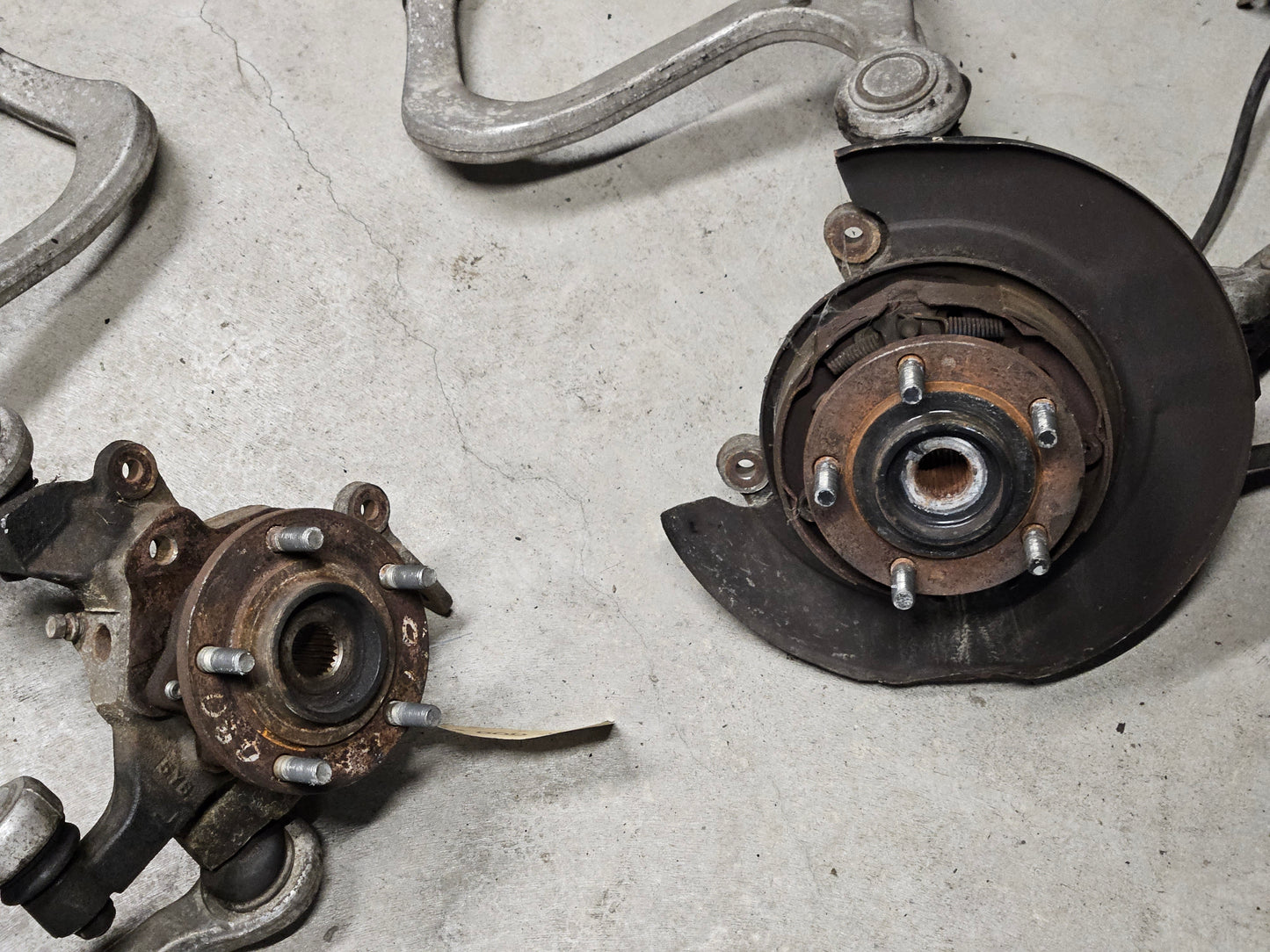 Rear Hubs & Control Arms w/ Bushings
