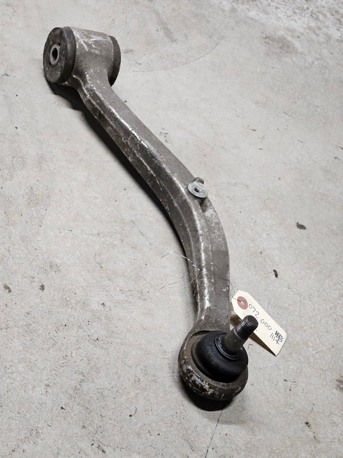 Rear trailing Arm Left - MR594607